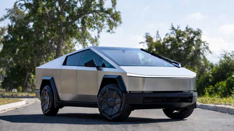 Tesla Cybertruck 2026